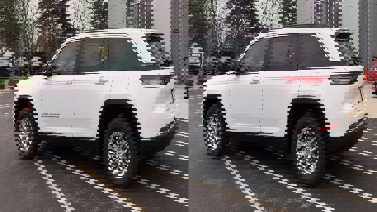 New 2026 Jeep Grand Cherokee Laredo image 5