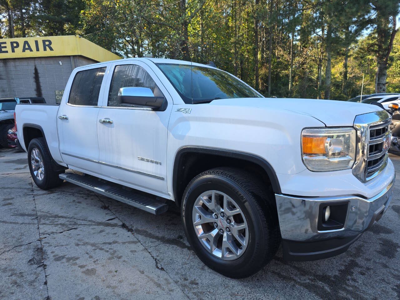 Used 2015 GMC Sierra 1500 SLT w/ SLT Crew Cab Value Package AWD/4WD image 4