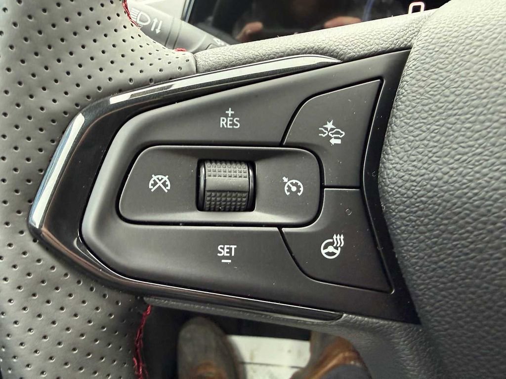 New 2026 Chevrolet Trax RS w/ Sunroof Package image 45