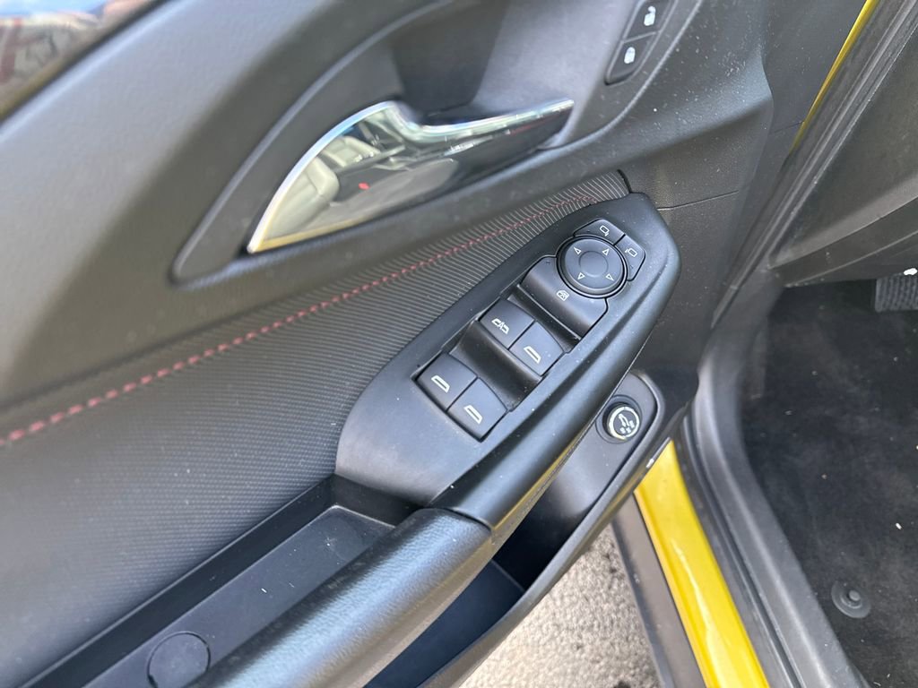 Used 2023 Chevrolet TrailBlazer RS w/ Sun and Liftgate Package image 14