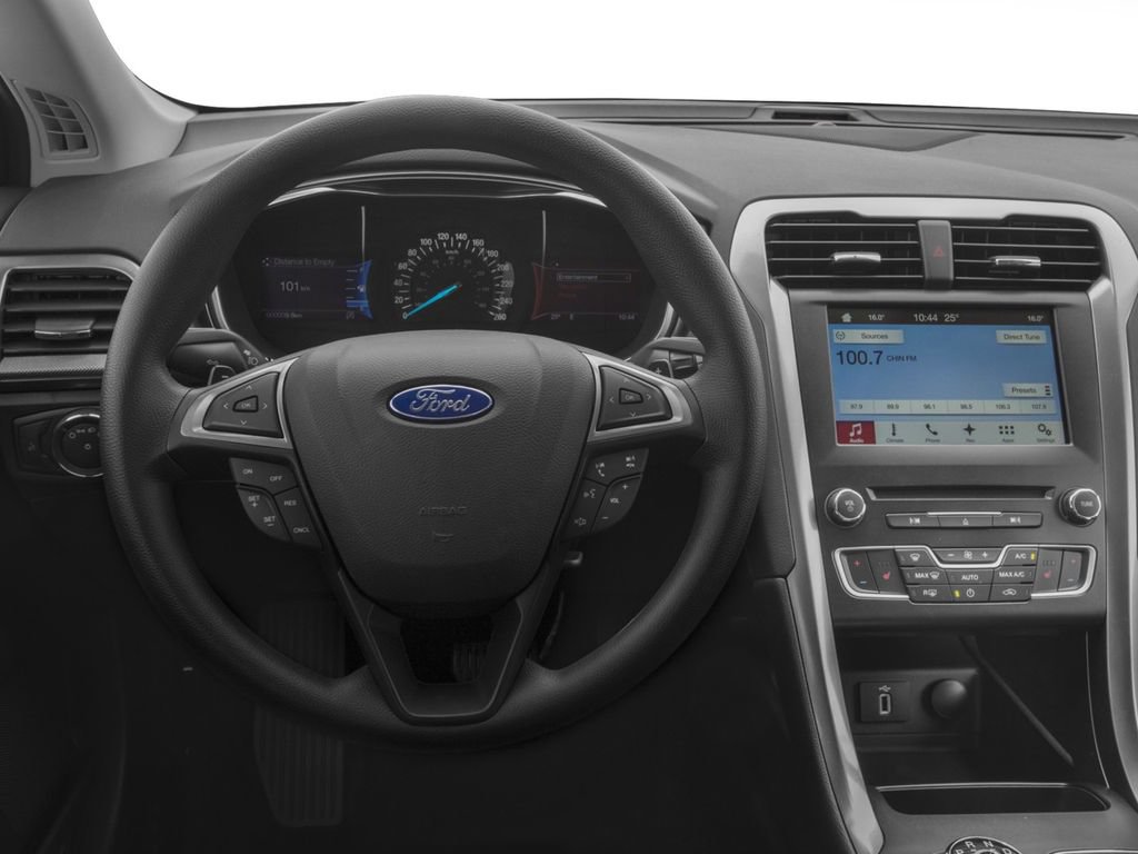 Used 2018 Ford Fusion SE w/ Fusion SE Technology Package FWD image 8
