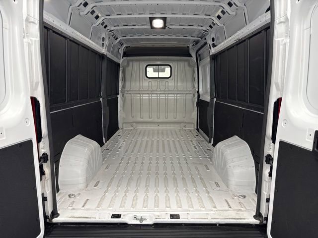 Used 2025 RAM ProMaster 2500 w/ Convenience Group FWD image 9
