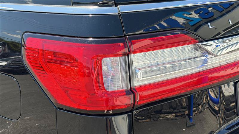 Used 2020 Lincoln Navigator Reserve AWD/4WD image 12