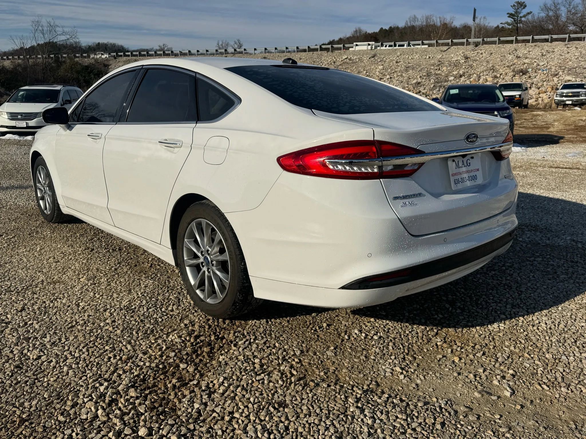 Used 2017 Ford Fusion SE w/ Fusion SE Technology Package image 3