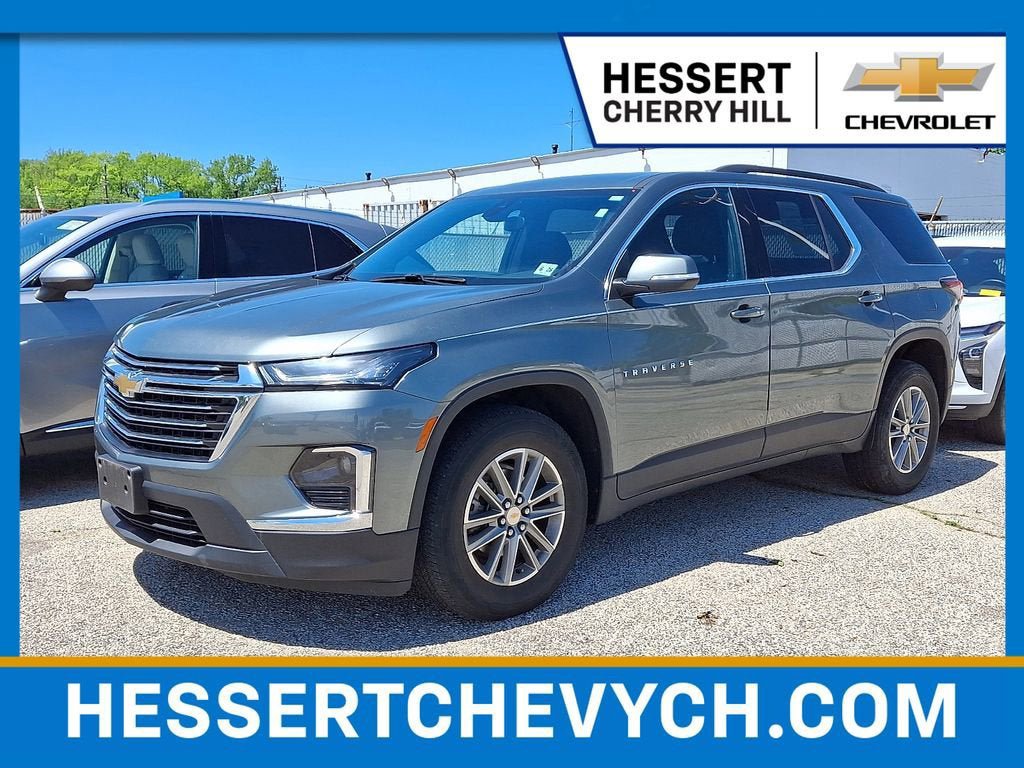 Used 2023 Chevrolet Traverse LT FWD image 1