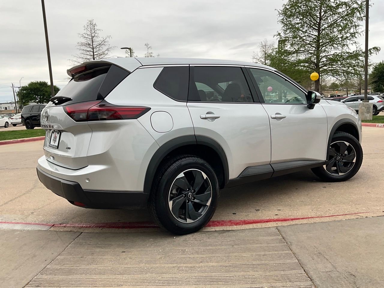 Used 2025 Nissan Rogue SV image 6