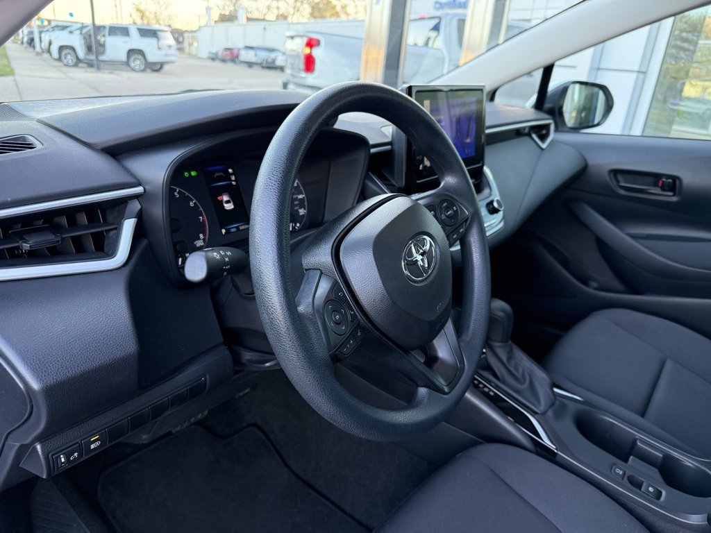 Used 2025 Toyota Corolla LE image 6