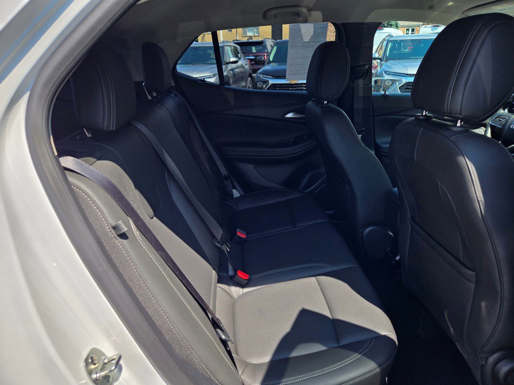 Used 2024 Buick Encore GX Sport Touring image 9