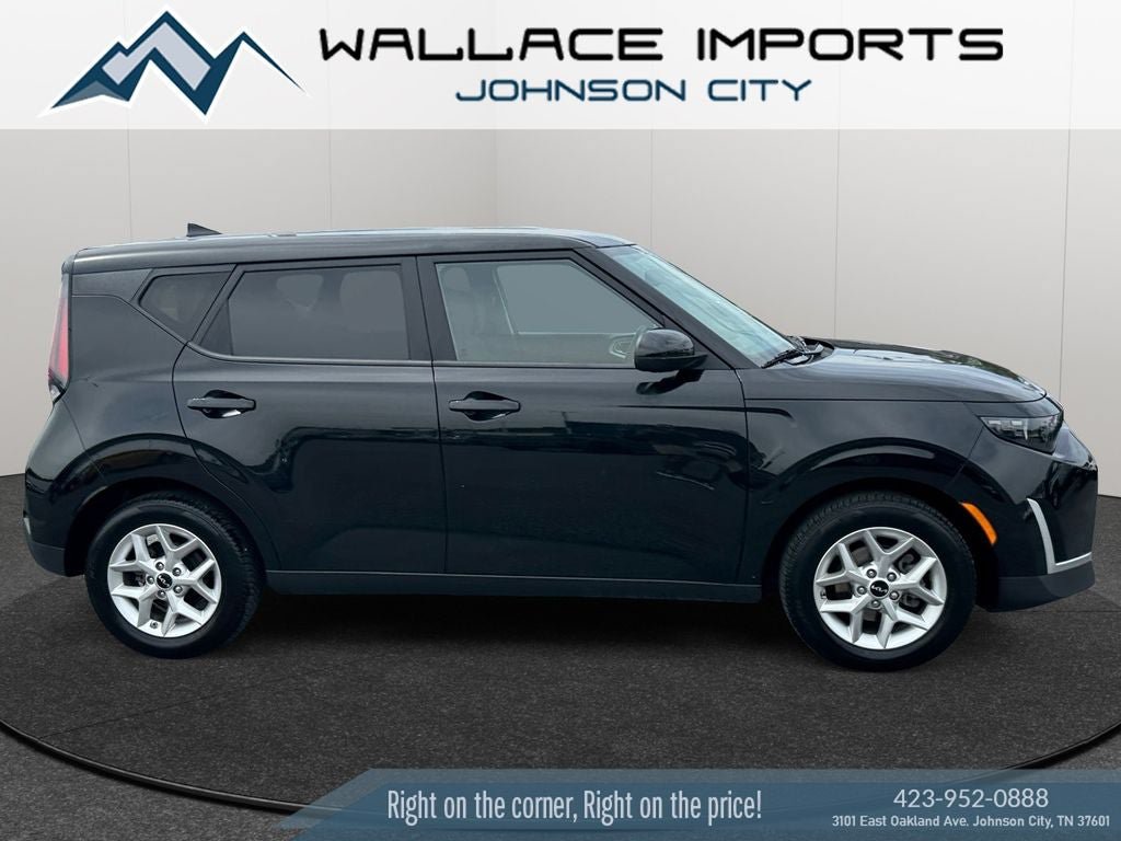 Used 2024 Kia Soul LX w/ Option Group 015 FWD image 6