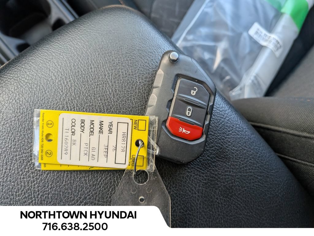Used 2026 Jeep Gladiator Mojave AWD/4WD image 18