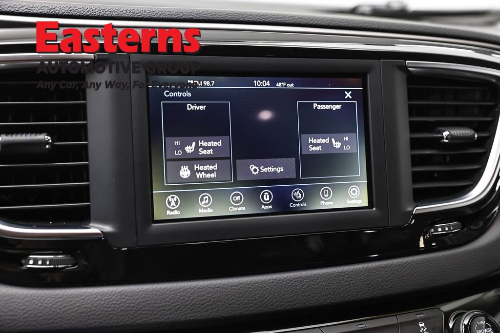 Used 2020 Chrysler Pacifica Touring-L FWD image 19