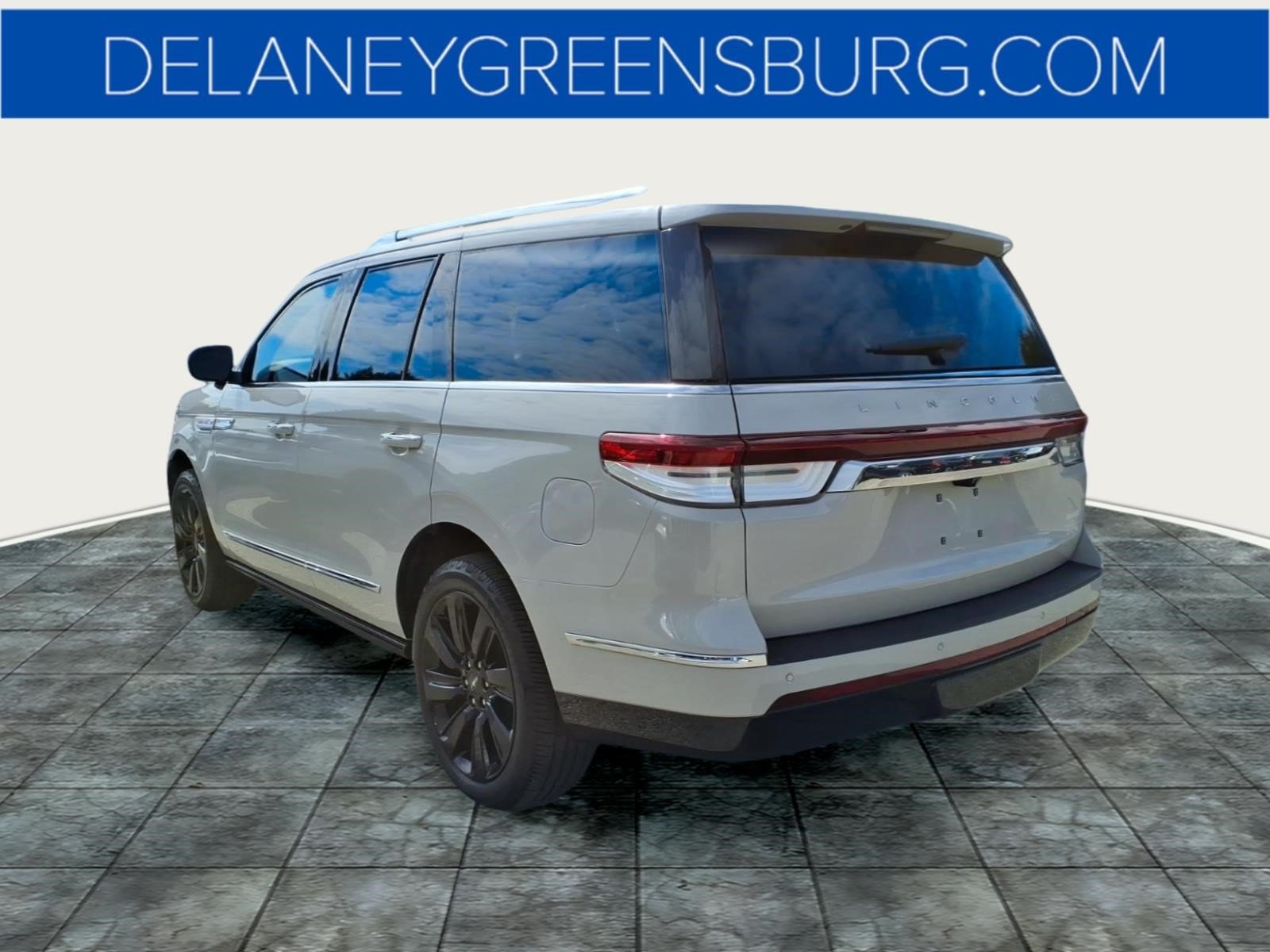 Used 2024 Lincoln Navigator Reserve AWD/4WD image 5