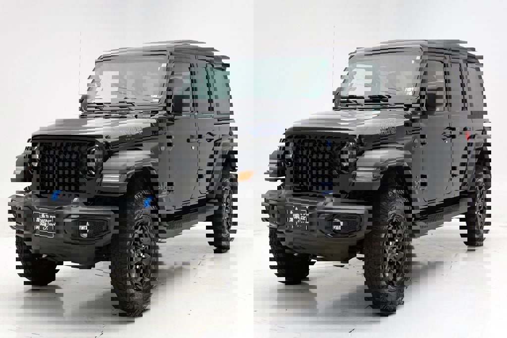 Used 2023 Jeep Wrangler Unlimited w/ Cold Weather Group image 5