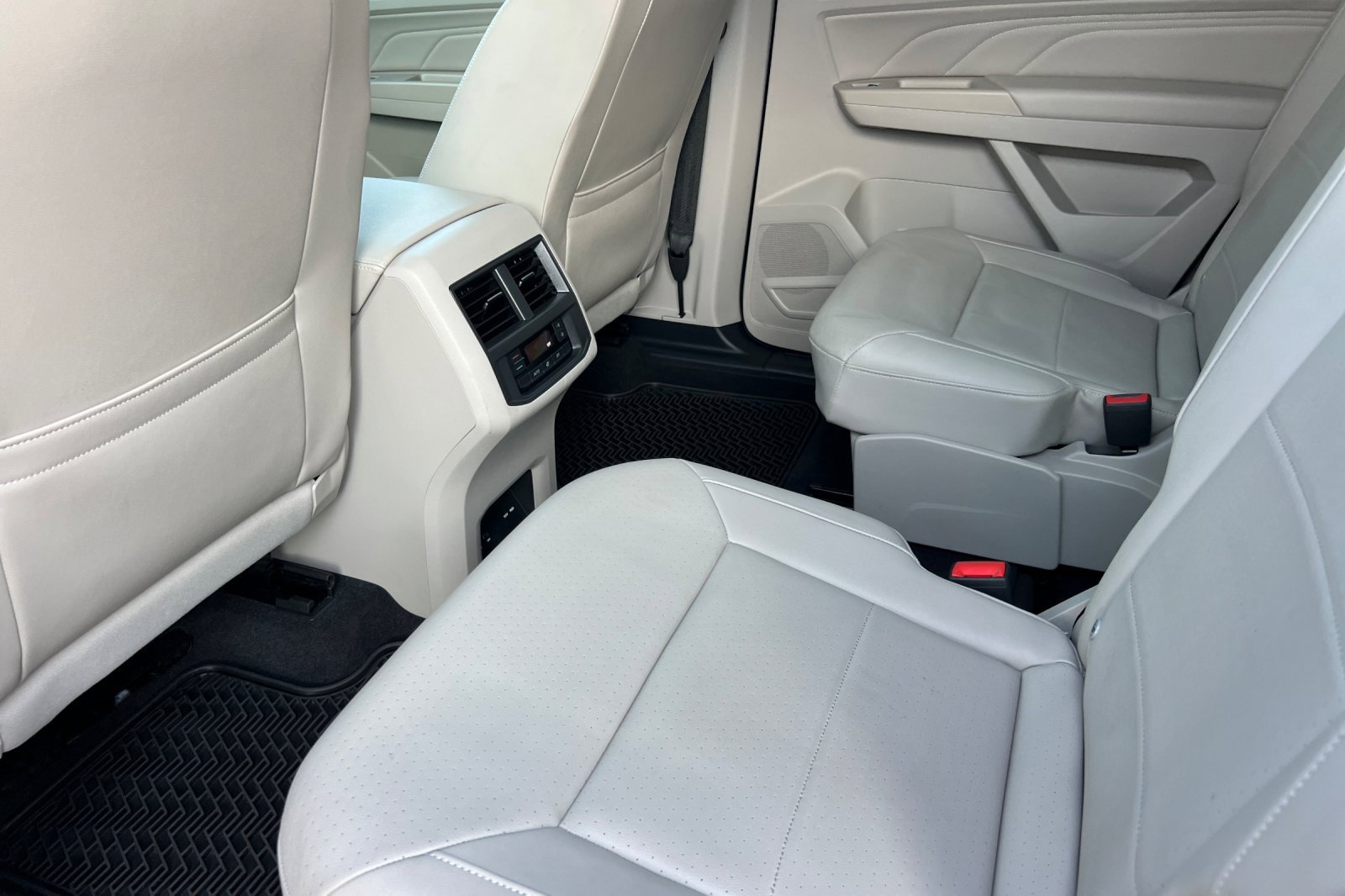 Used 2021 Volkswagen Atlas SE image 12