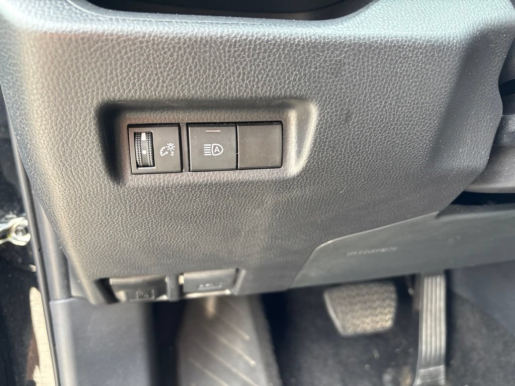 Used 2025 Toyota RAV4 XLE FWD image 13