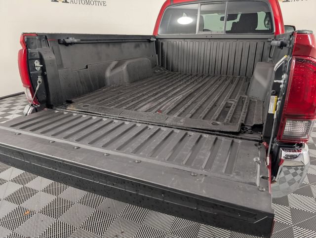 Used 2023 Toyota Tacoma SR5 AWD/4WD image 29