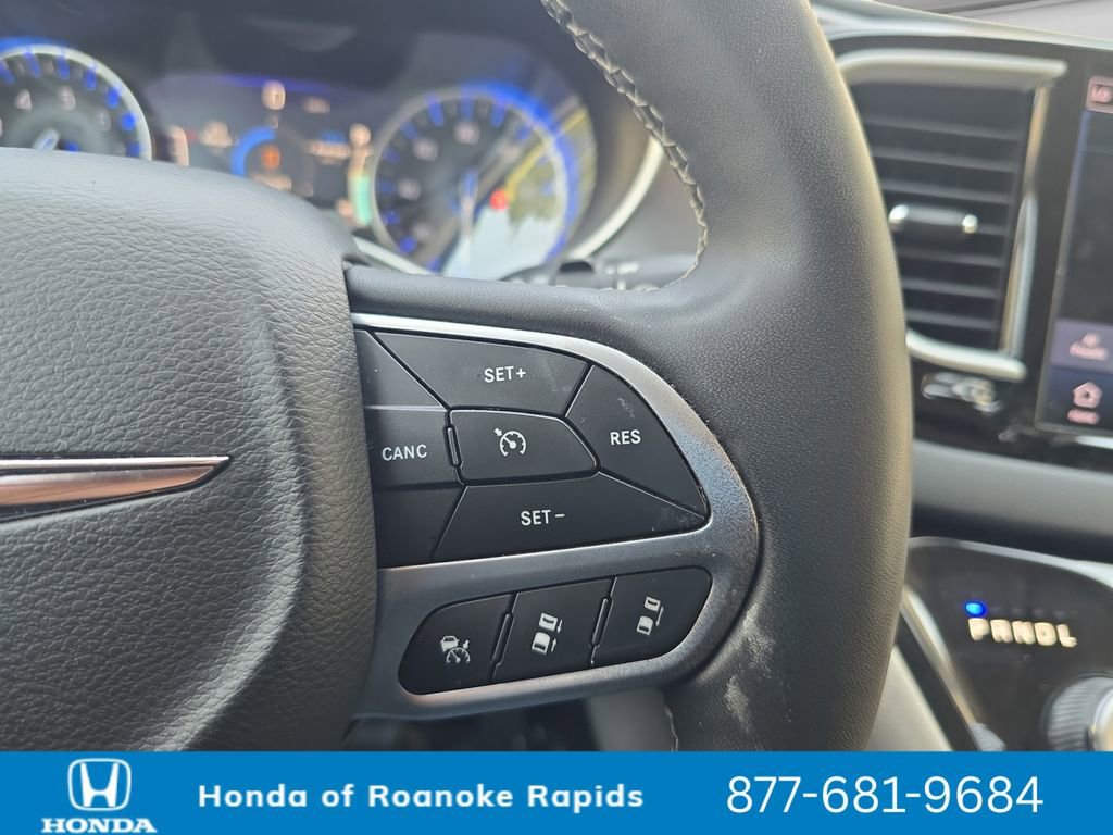 Used 2023 Chrysler Pacifica Touring-L image 23