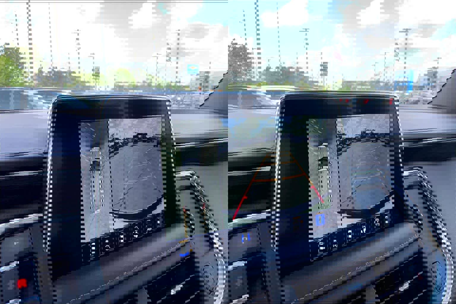 Used 2023 GMC Yukon SLT w/ SLT Premium Package AWD/4WD image 29