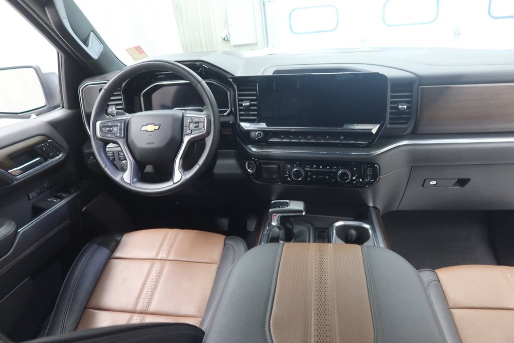 Used 2024 Chevrolet Silverado 1500 High Country w/ Technology Package AWD/4WD image 14