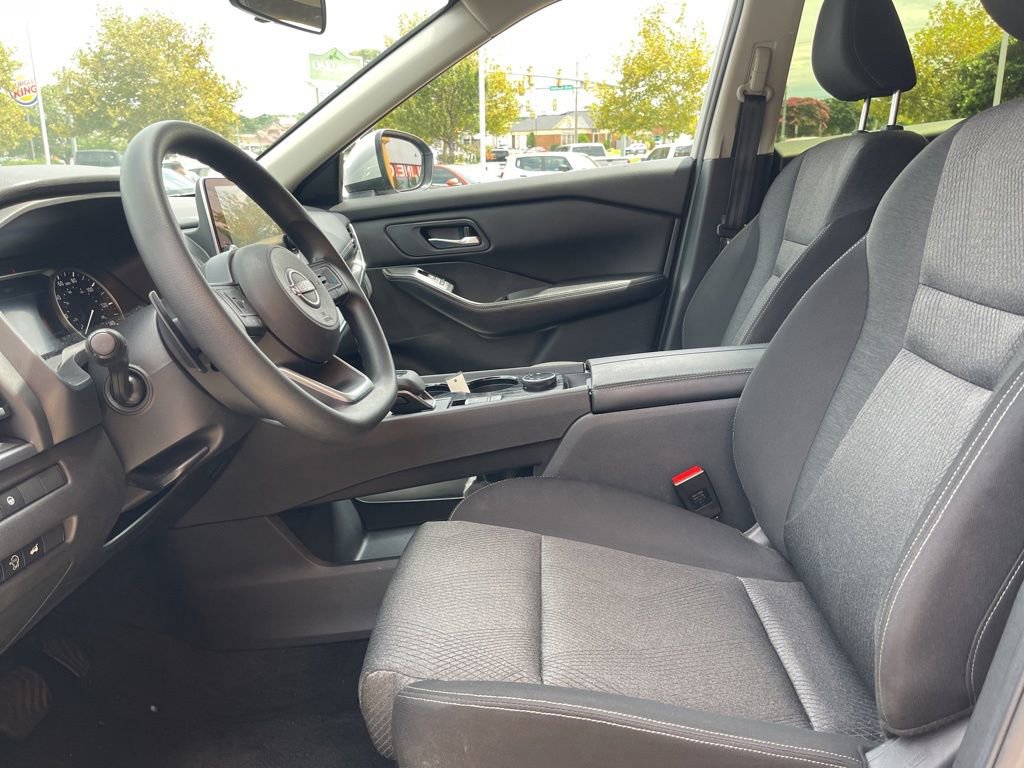 Used 2024 Nissan Rogue SV image 14