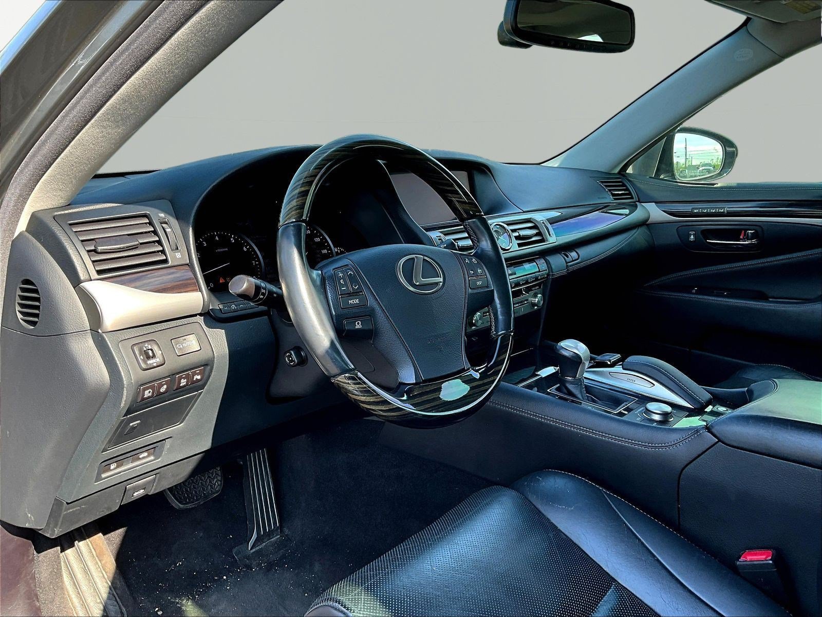 Used 2017 Lexus LS 460 AWD w/ Comfort Package image 17