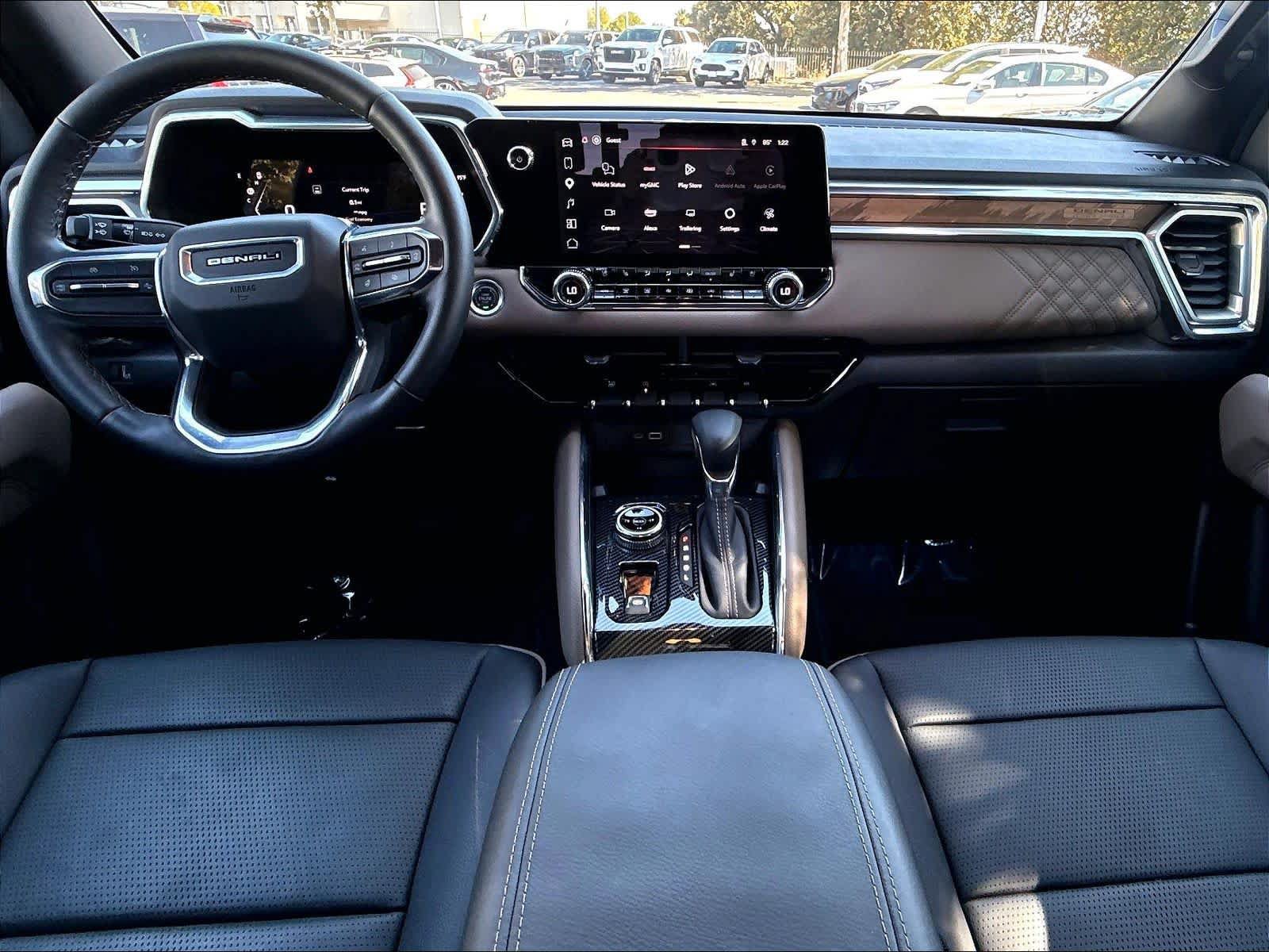 Used 2025 GMC Canyon Denali AWD/4WD image 9