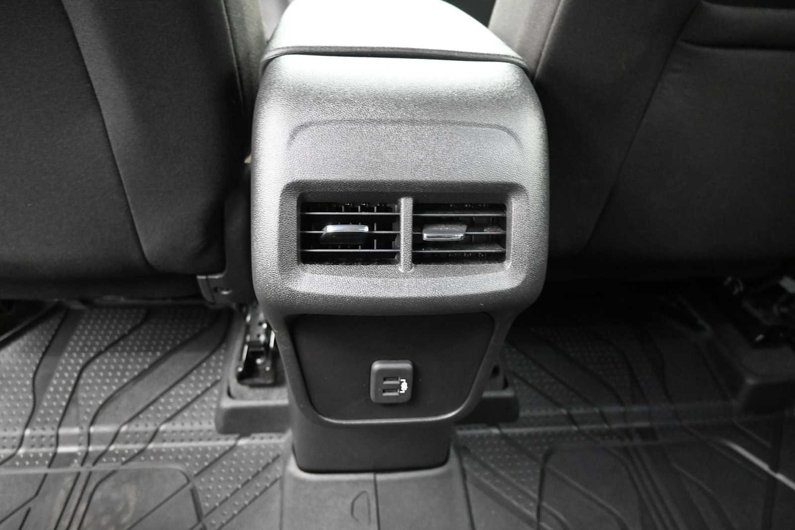 Used 2024 Chevrolet Equinox LT AWD/4WD image 13