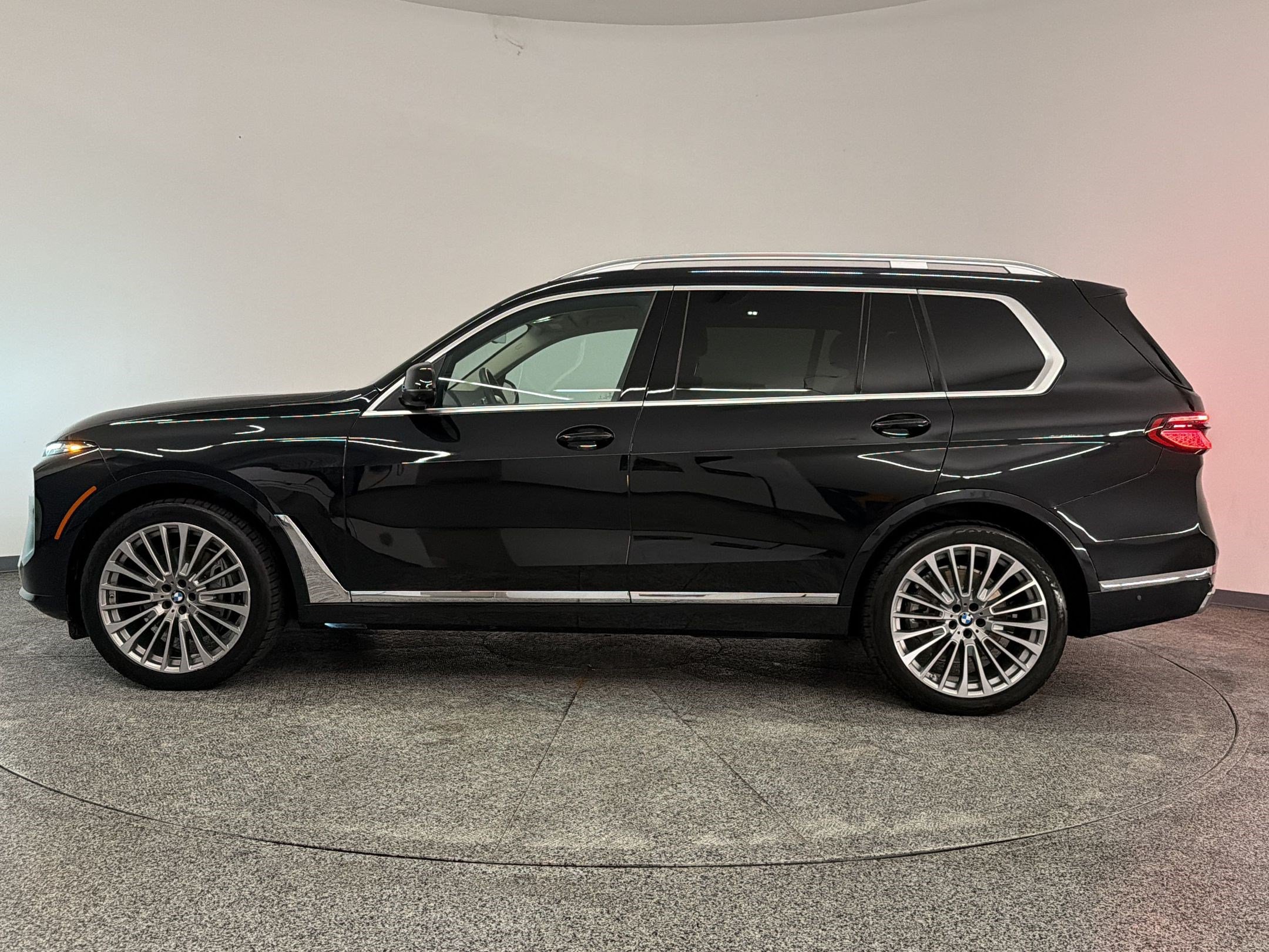 Used 2023 BMW X7 xDrive40i w/ Premium Package AWD/4WD image 2