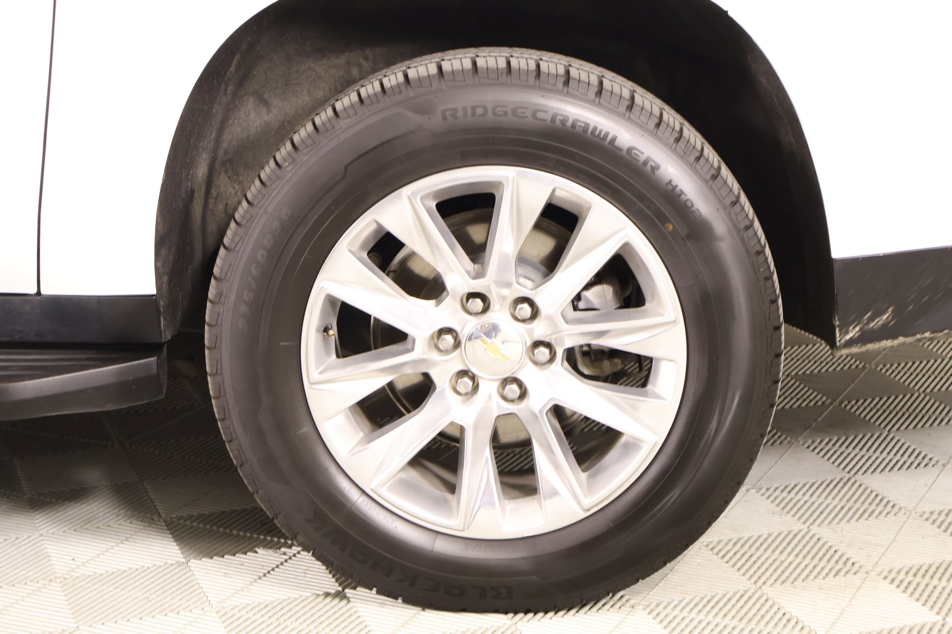 Used 2023 Chevrolet Suburban Premier image 19