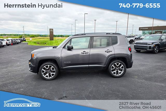 Used 2018 Jeep Renegade Latitude w/ Cold Weather Group AWD/4WD image 4