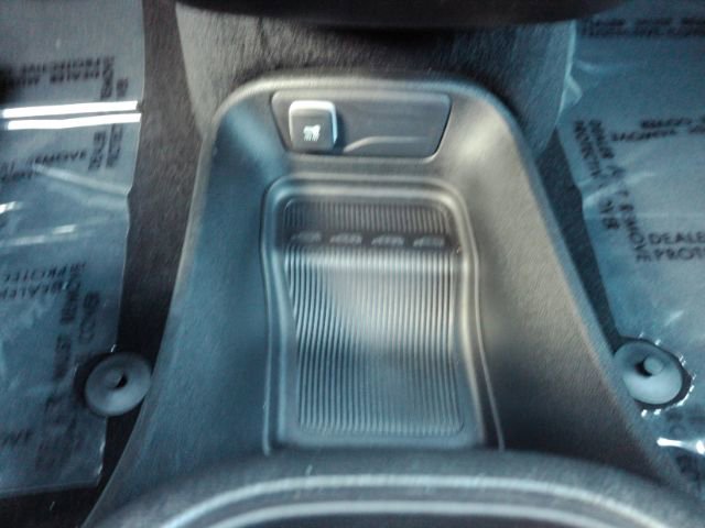 Used 2025 Chrysler Pacifica Select image 50