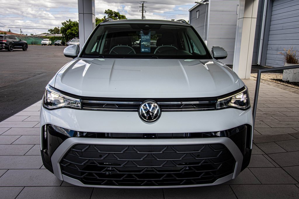 Certified 2025 Volkswagen Taos SE w/ Black Wheel Package image 7