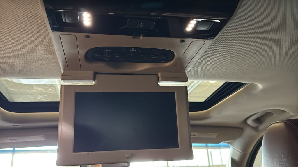 Used 2019 Chevrolet Suburban Premier image 22