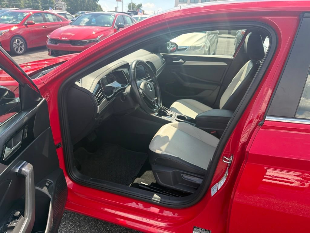 Used 2019 Volkswagen Jetta R-Line w/ R-Line Cold Weather Package FWD image 7