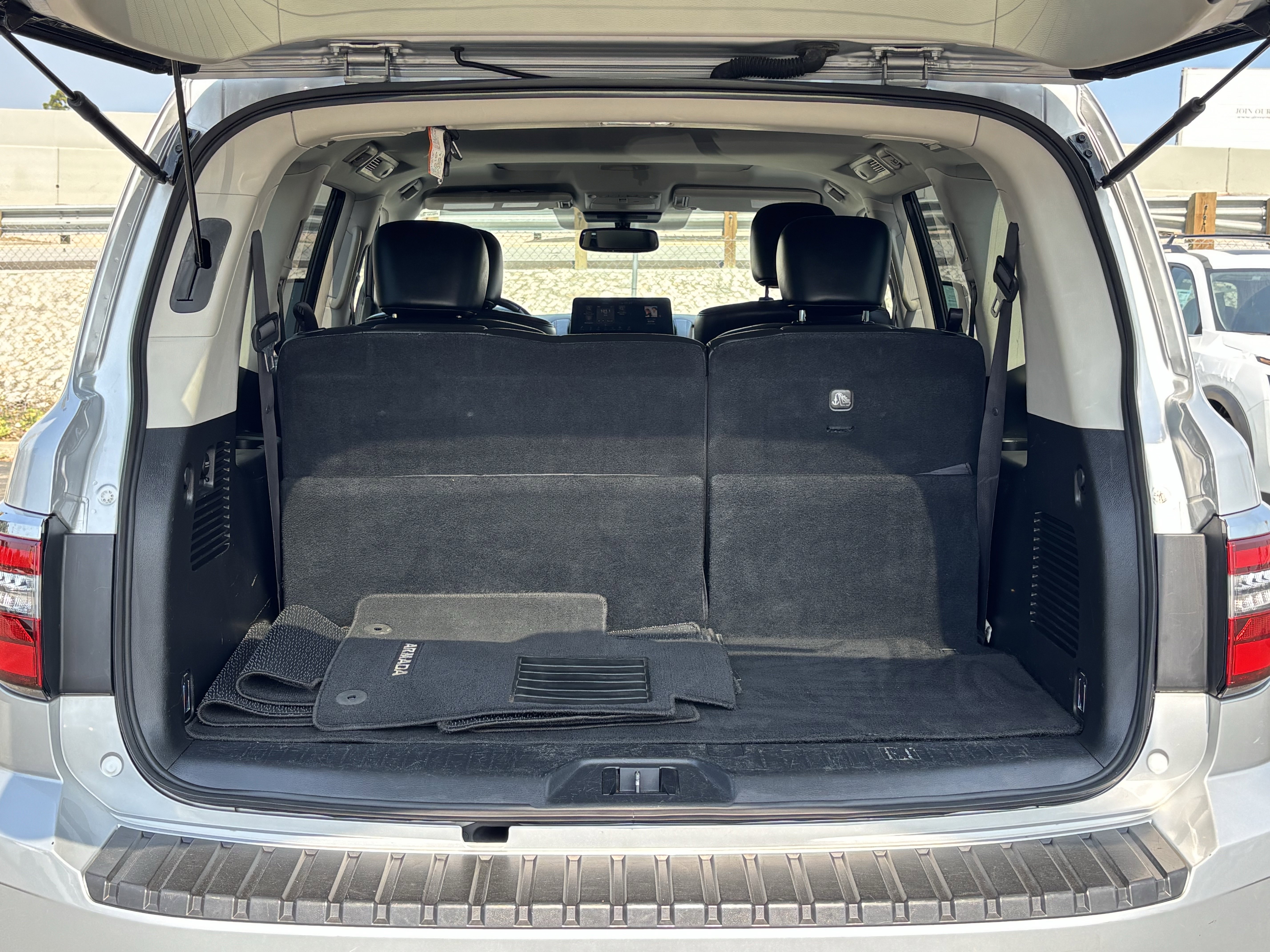 Used 2021 Nissan Armada SL w/ Captain's Chairs Package RWD image 15