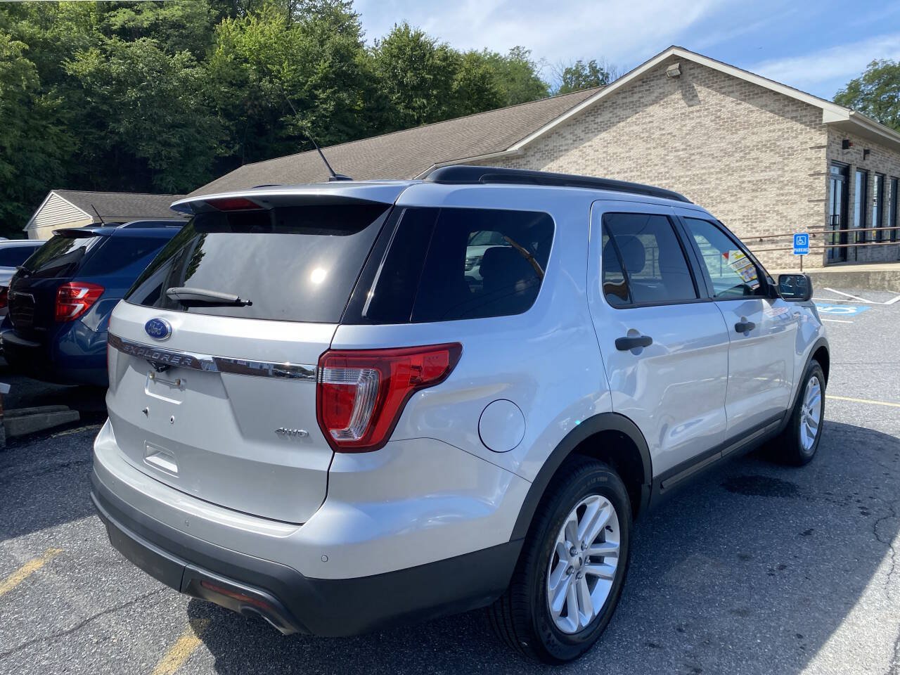 Used 2017 Ford Explorer 4WD image 5