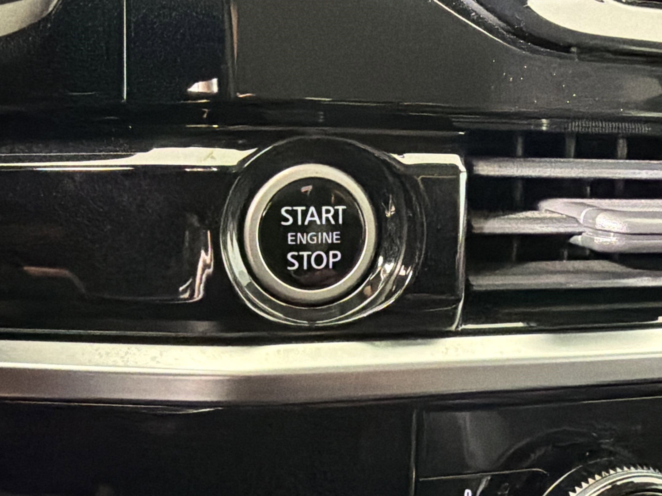 Used 2022 Nissan Pathfinder SV image 24