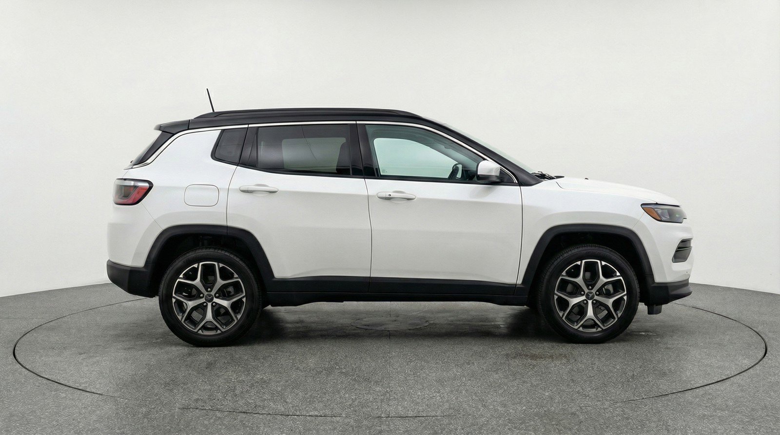 Used 2025 Jeep Compass Limited image 11