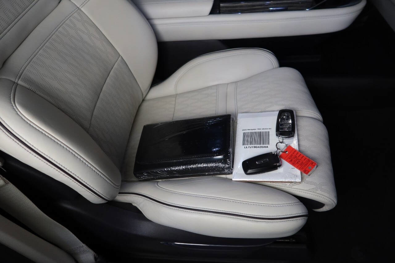 Used 2020 Lincoln Navigator Black Label w/ Cargo Convenience Package image 27