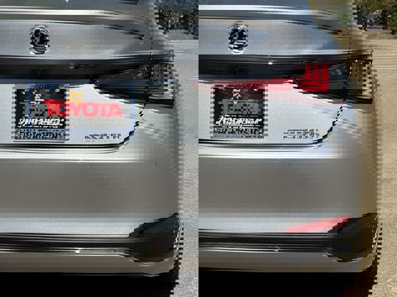 Used 2025 Lexus ES 300h F Sport w/ Accessory Package (Z2) image 6