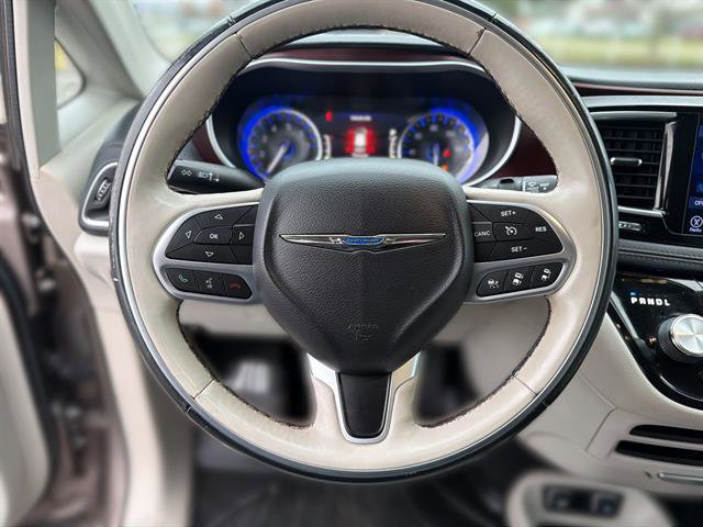 Used 2017 Chrysler Pacifica Limited w/ Advanced Safetytec Group image 11