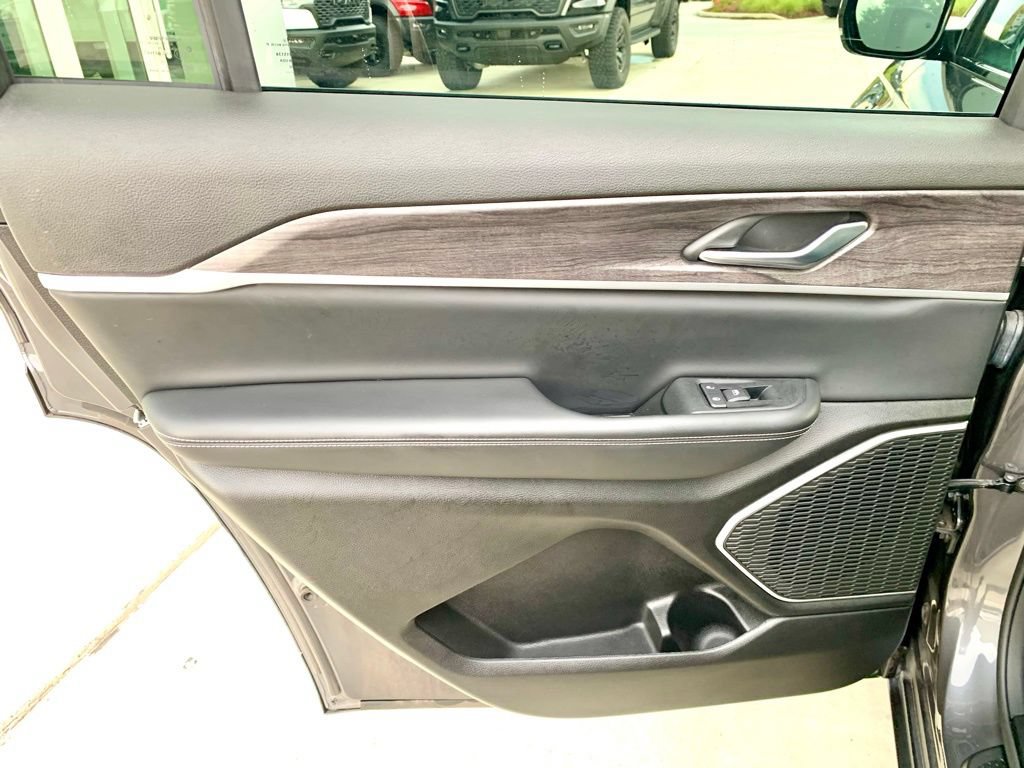 Used 2022 Jeep Grand Cherokee L Limited RWD image 28