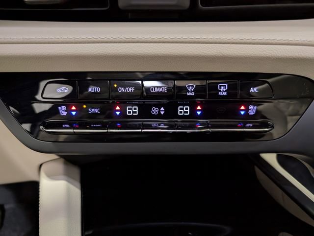 Used 2023 Buick Envision Avenir AWD/4WD image 24