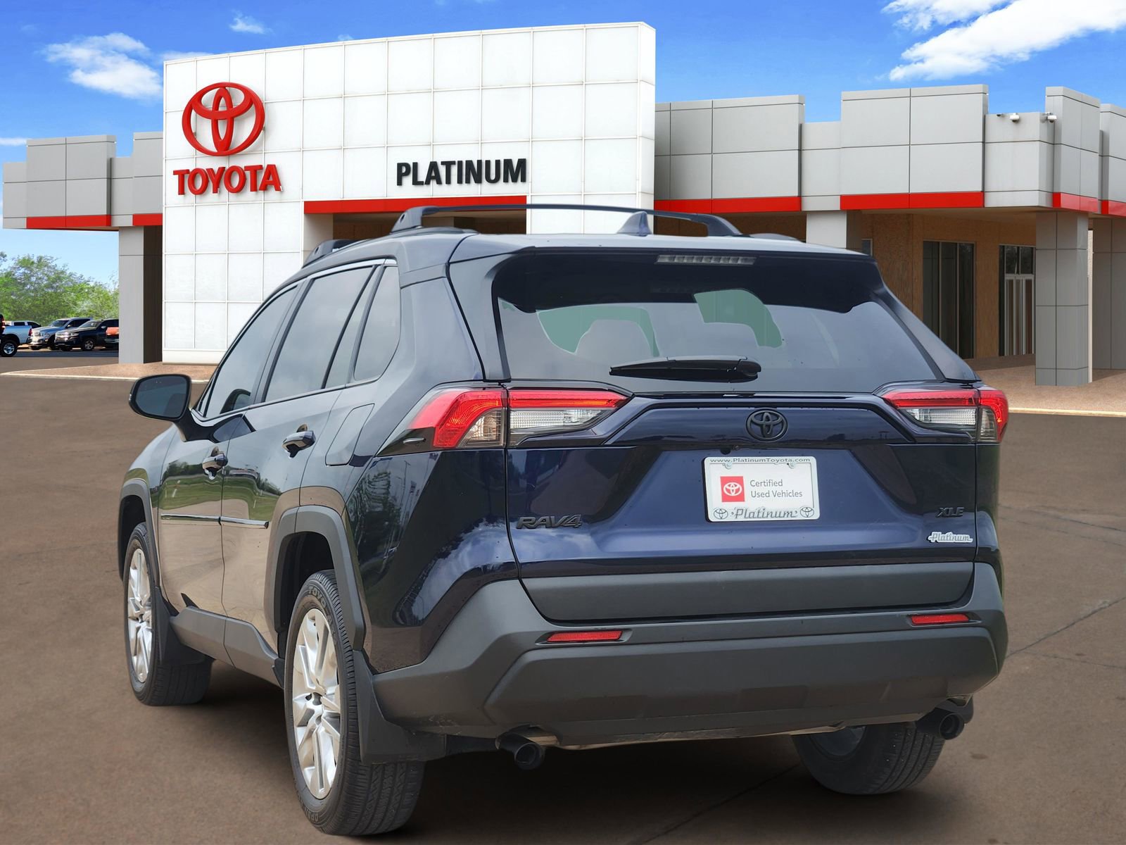 Used 2025 Toyota RAV4 XLE Premium FWD image 5