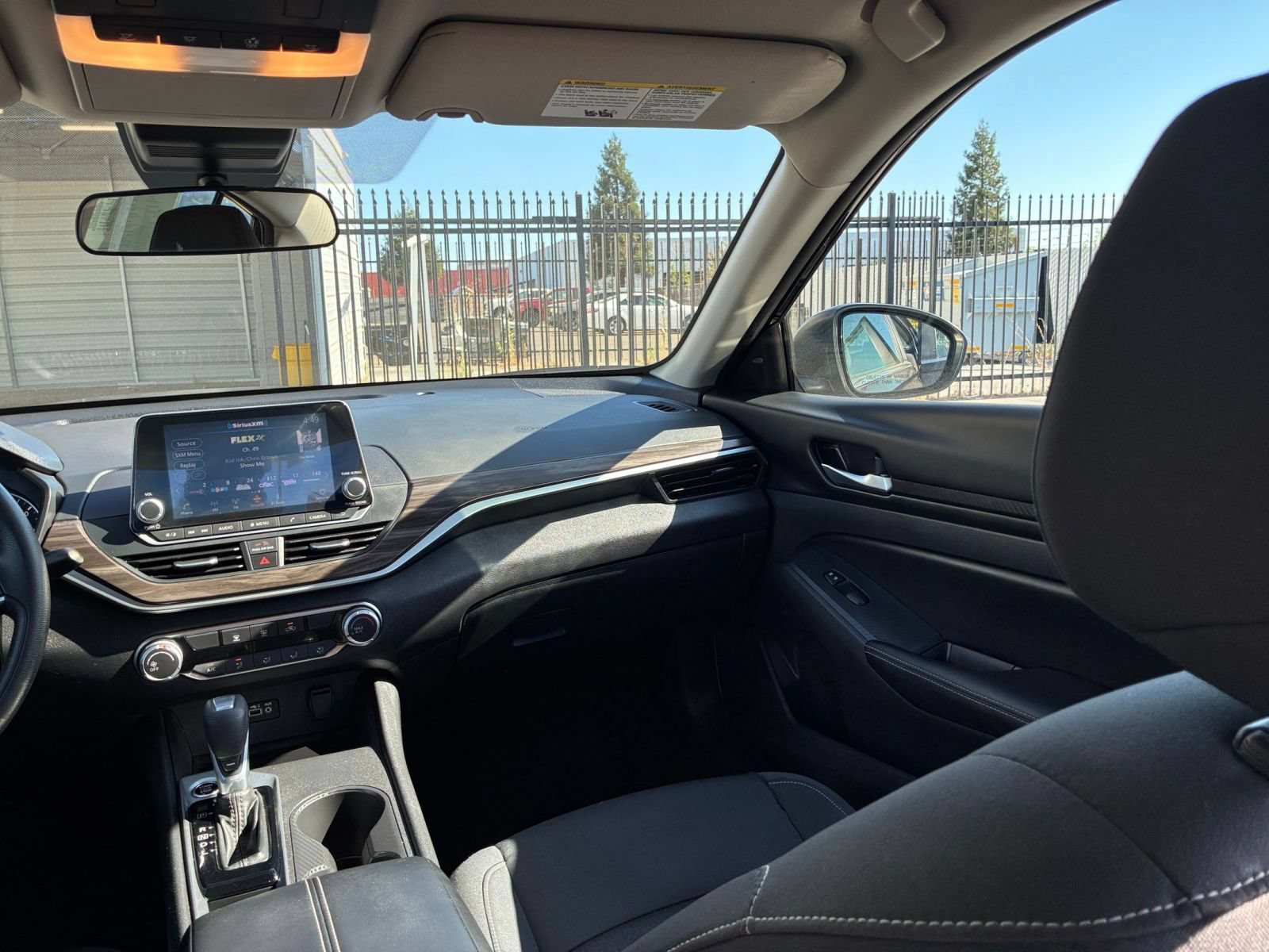 Used 2025 Nissan Altima 2.5 SV FWD image 34