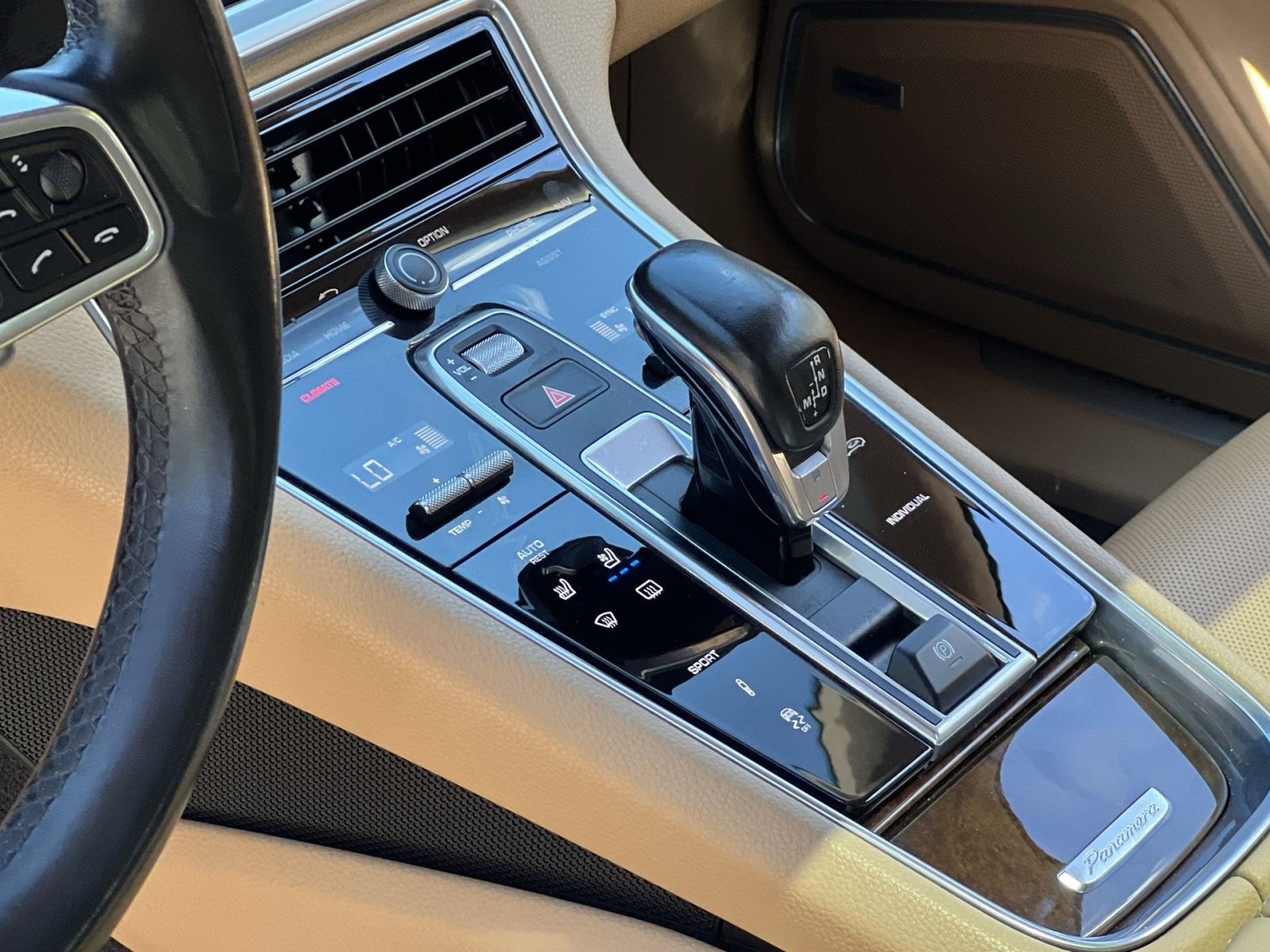 Used 2018 Porsche Panamera RWD image 27