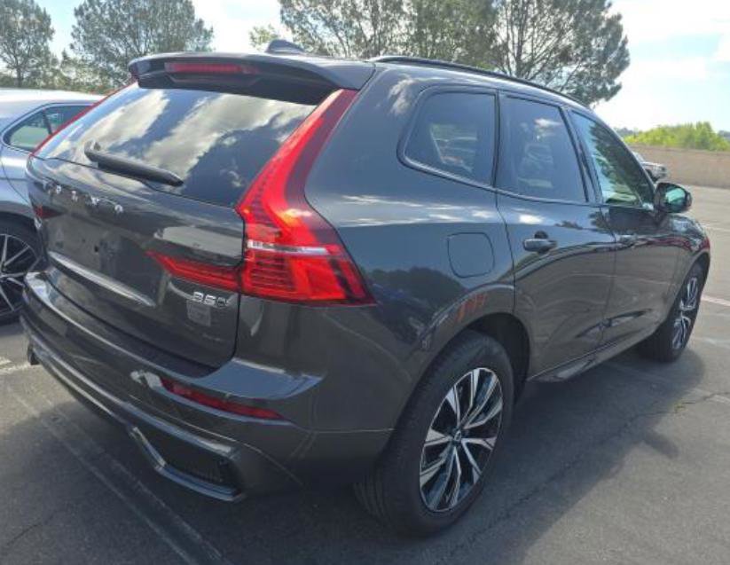 Used 2025 Volvo XC60 B5 Core AWD/4WD image 3