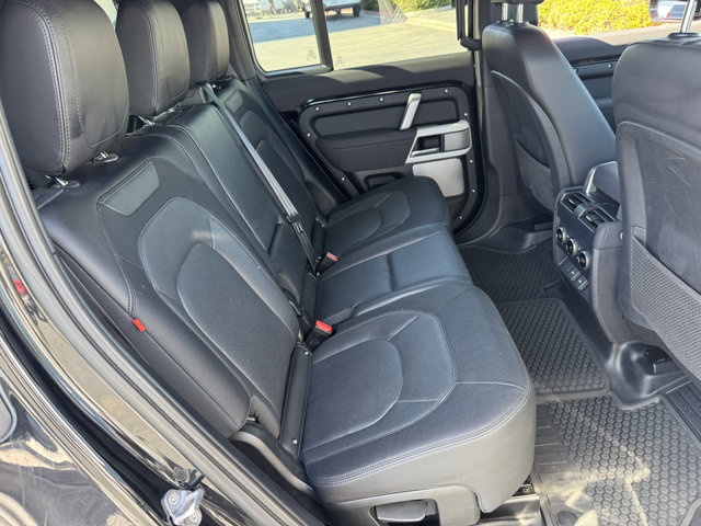 Used 2023 Land Rover Defender 130 X-Dynamic SE image 8