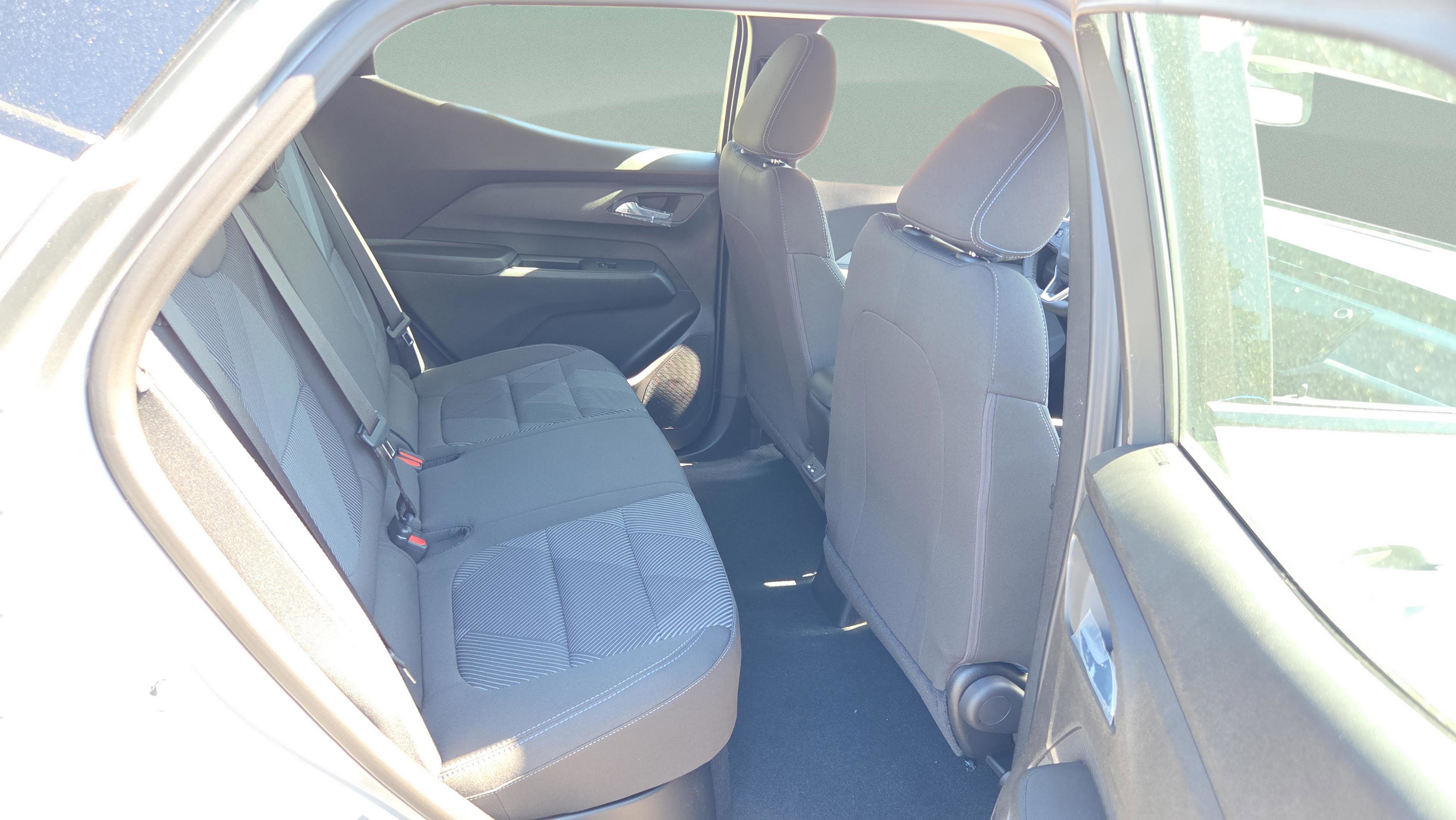 New 2027 Chevrolet Bolt LT w/ Comfort Package image 17