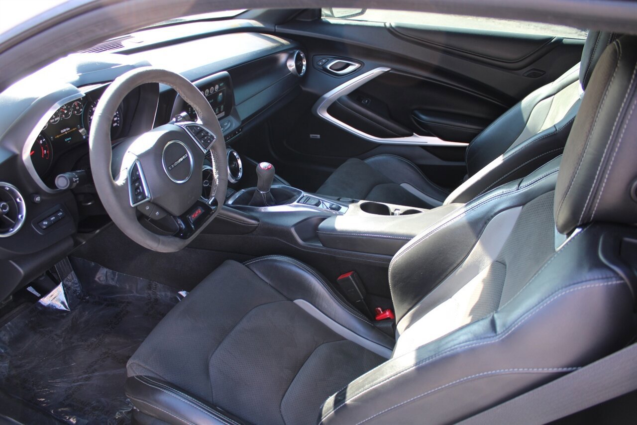 Used 2018 Chevrolet Camaro SS RWD image 19